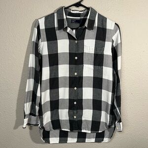 𝅺Gap Long Sleeve Buffalo Plaid Hi-Lo Button Down White Black and Grey Sz XS